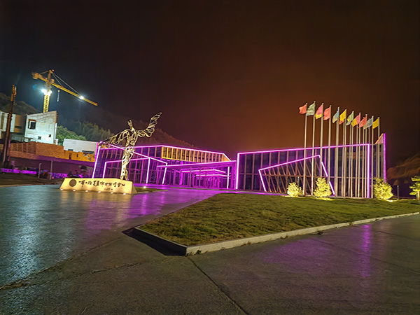 城市亮化是现代城市建设的重要组成部分，它不仅可以美化城市的夜景，还能提升城市的整体形象。随着科技的不断进步，城市亮化也得到了更多的关注和创新。本文将介绍一些关于城市亮化的创意和技术，帮助读者了解疏勒城市亮化的重要性以及如何进行疏勒城市亮化的规划和实施。